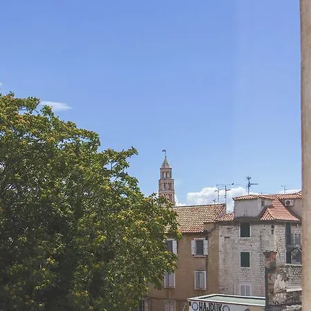 Bed & Atmosphere سبليت