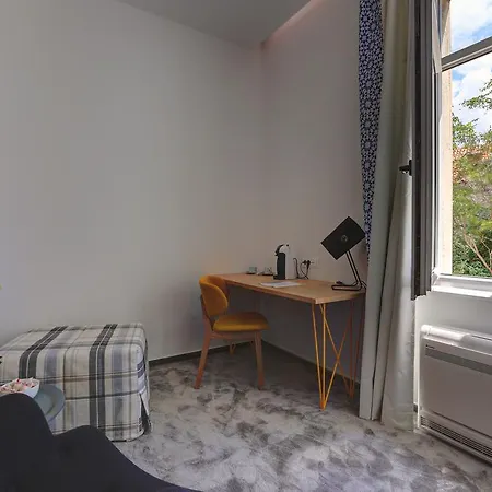 Bed & Atmosphere Split