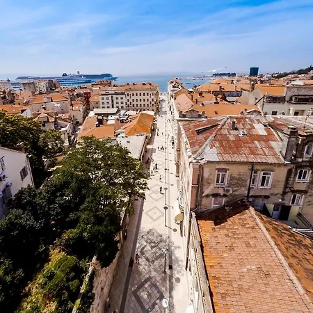 Bed & Atmosphere سبليت