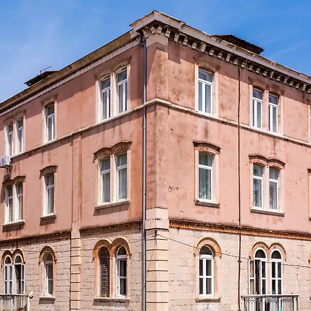 بيت ضيافة Bed & Atmosphere 4*