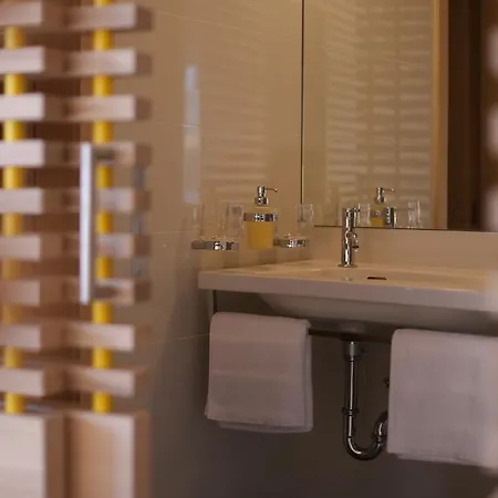 베드 앤 애트모스피어 룸스 4* 스플리트