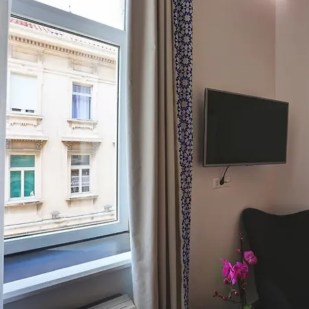 Bed & Atmosphere Гостевой дом 4*