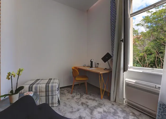 Bed & Atmosphere سبليت
